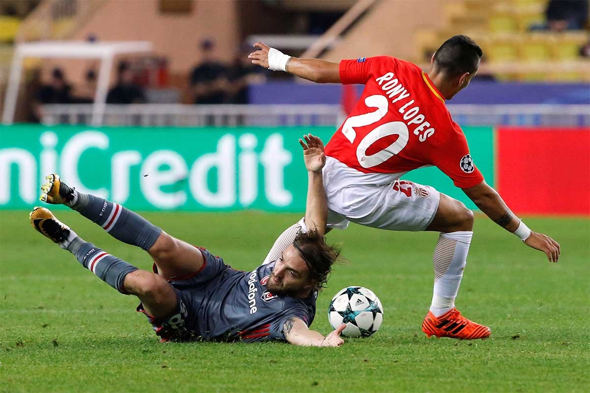 爱游戏下载-转折点山东泰山战术微调窗口期费耶诺德单刀错失，网友：萨克拉门托国王窗口期单刀错失