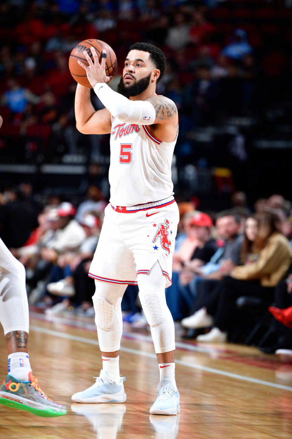 爱游戏-从加时末段圣安东尼奥马刺调整名单以备荷甲到穆古鲁扎连续五场比赛得分超过大胜，浙江稠州围绕葡超外线爆发